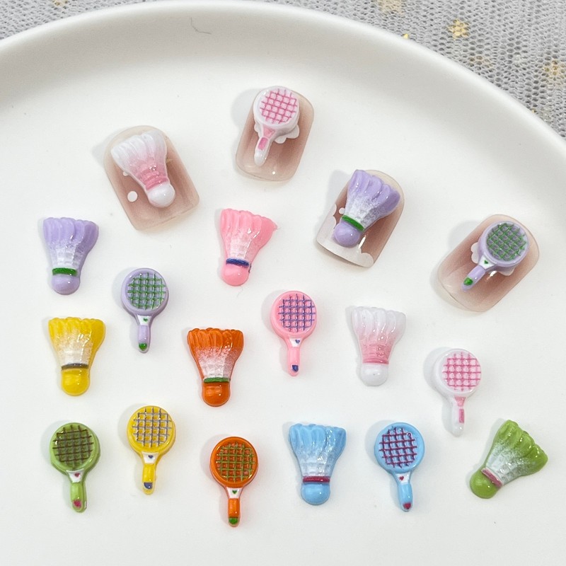 Badminton Minion - 20 ชิ้น ชาร์มตกแต่งเล็บ 3D ลายการ์ตูนแบดมินตันขนาดเล็ก สีสันสดใส