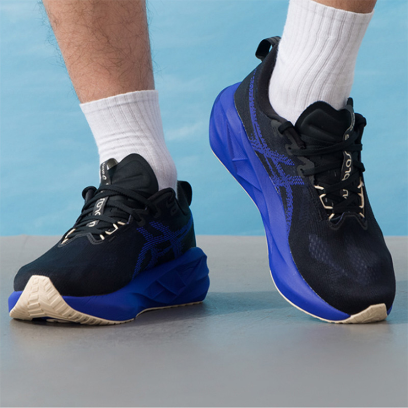 Asics NOVABLAST 5 สีดำรอยัลบลู - Badminton Victory บทวิจารณ์และราคา